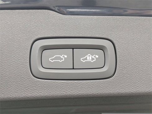 Used 2020 Volvo V60 T5 Momentum image 14