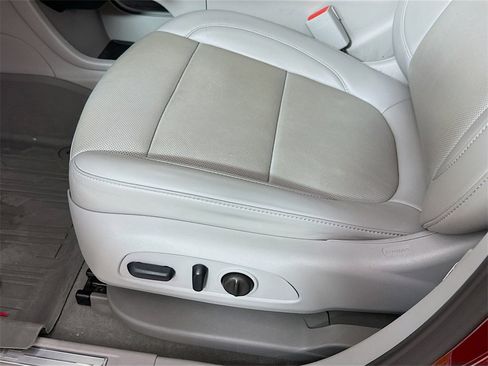 Used 2023 GMC Acadia SLT w/ Technology Package image 9