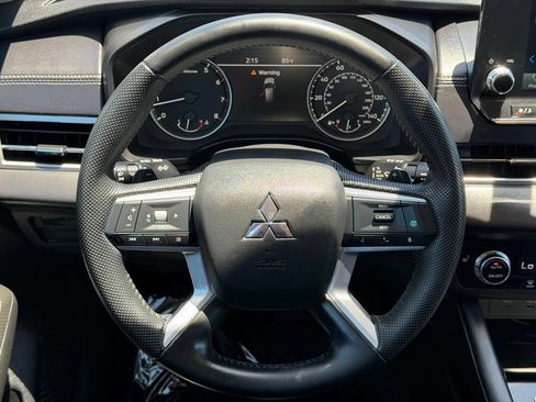 Used 2023 Mitsubishi Outlander SE FWD image 20