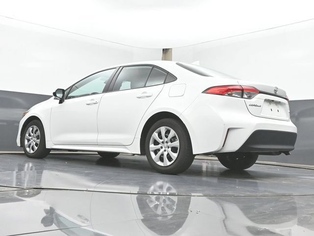 Used 2025 Toyota Corolla LE FWD image 41