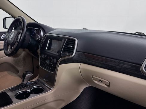 Used 2021 Jeep Grand Cherokee Laredo RWD image 28