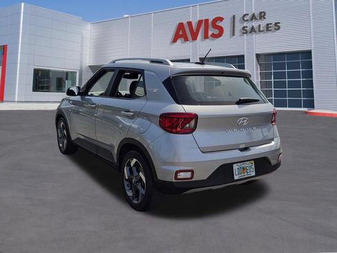 Used 2025 Hyundai Venue SEL FWD image 9