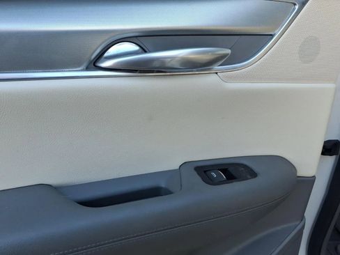 Used 2018 Cadillac XT5 Luxury w/ Driver Awareness Package image 21