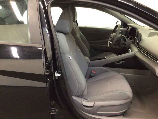 Used 2021 Hyundai Elantra SE FWD image 10