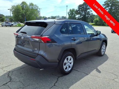 Used 2020 Toyota RAV4 LE FWD image 5
