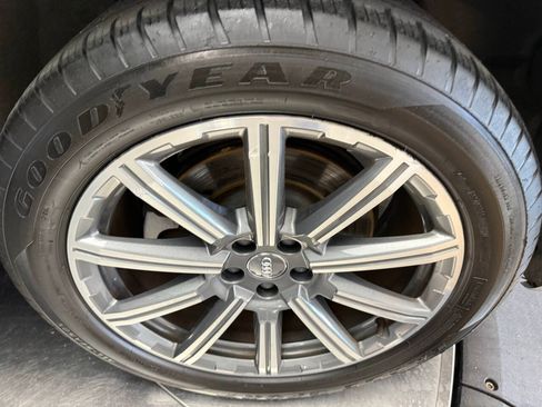 Used 2018 Audi Q7 3.0T Premium Plus AWD/4WD image 30