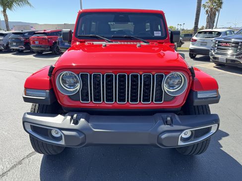 Used 2025 Jeep Wrangler Unlimited Sahara w/ Safety Group AWD/4WD image 3