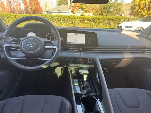 Used 2023 Hyundai Elantra SEL w/ Convenience Package image 23
