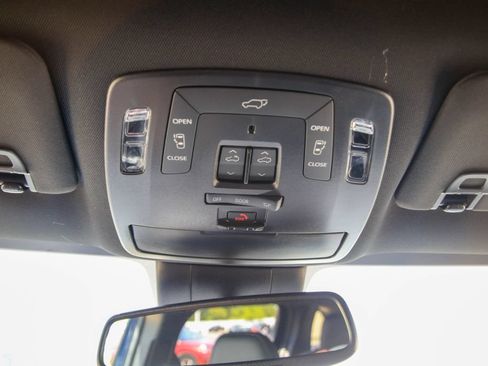 Used 2026 Toyota Sienna Limited FWD image 21
