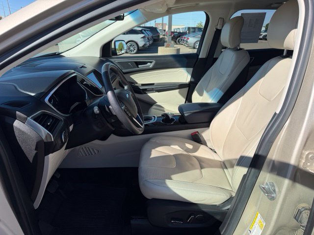 Used 2018 Ford Edge Titanium w/ Equipment Group 302A AWD/4WD image 14