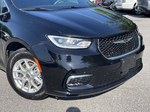 Used 2025 Chrysler Pacifica Select FWD image 9