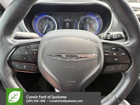 Used 2018 Chrysler Pacifica Touring-L w/ S Appearance Package FWD image 11