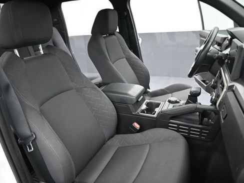 Used 2025 Toyota Tacoma SR5 AWD/4WD image 29