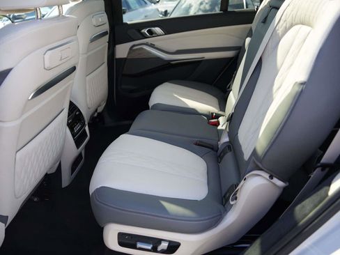 Used 2026 BMW X7 M60i image 10