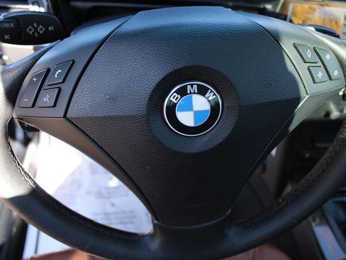 Used 2007 BMW 530xi Sedan image 26