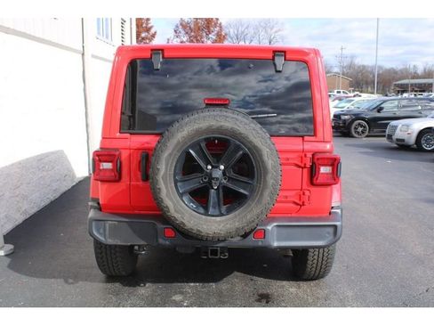 Used 2021 Jeep Wrangler Unlimited Sahara image 4