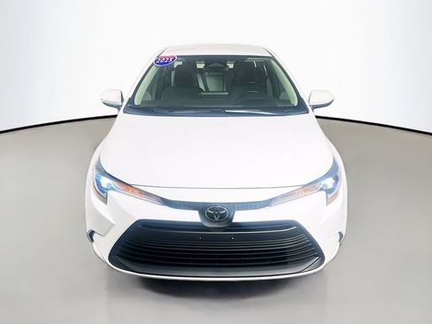 Used 2025 Toyota Corolla LE FWD image 3