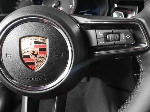 Certified 2025 Porsche Macan image 10