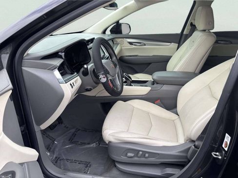 Used 2018 Cadillac XT5 Luxury w/ Driver Awareness Package FWD image 15