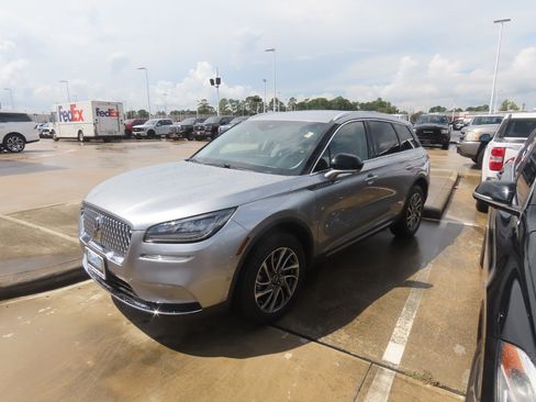 Used 2022 Lincoln Corsair FWD w/ Equipment Group 101A image 2