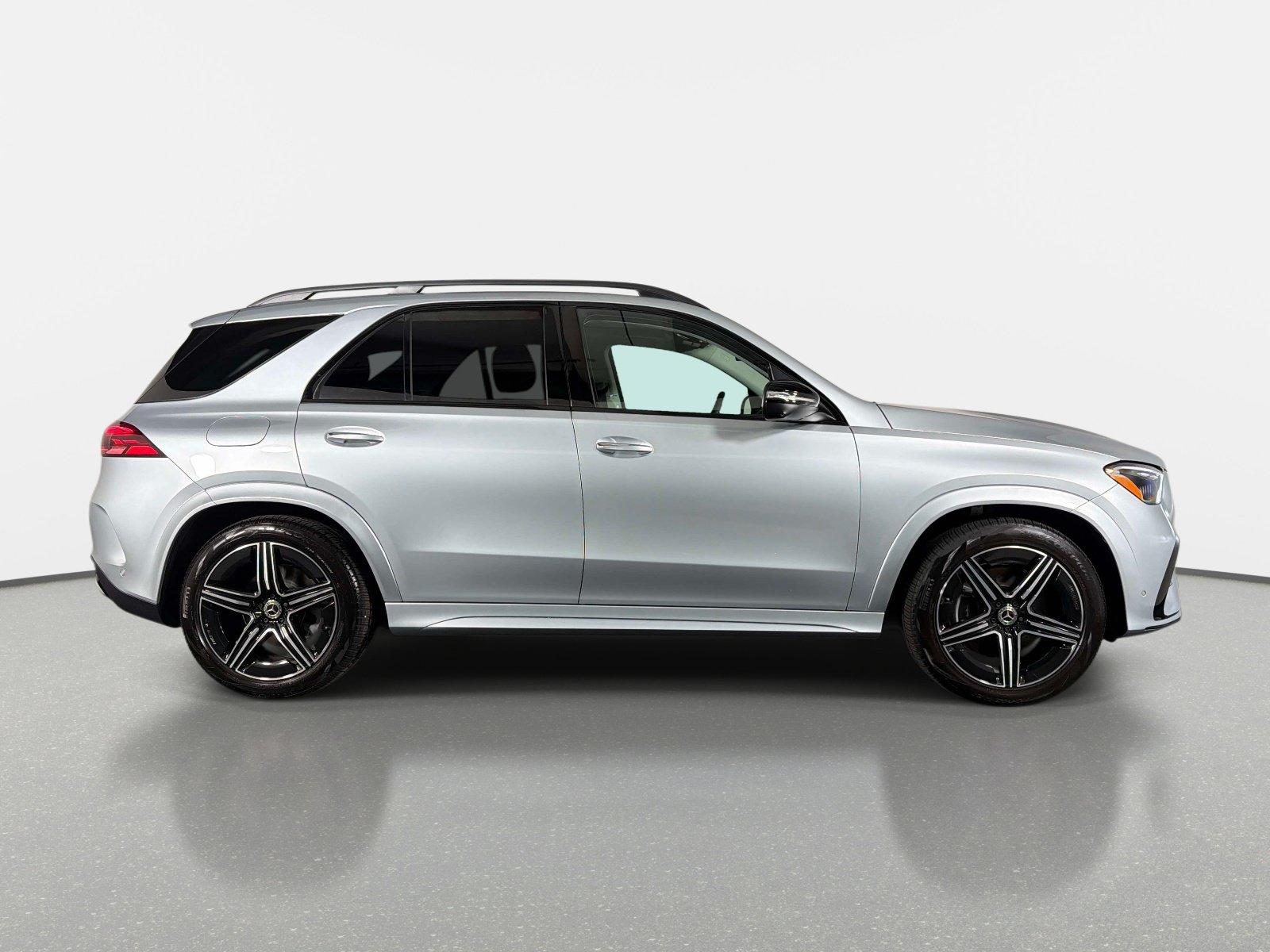 Used 2026 Mercedes-Benz GLE 450 4MATIC w/ Driver Assistance Package image 2