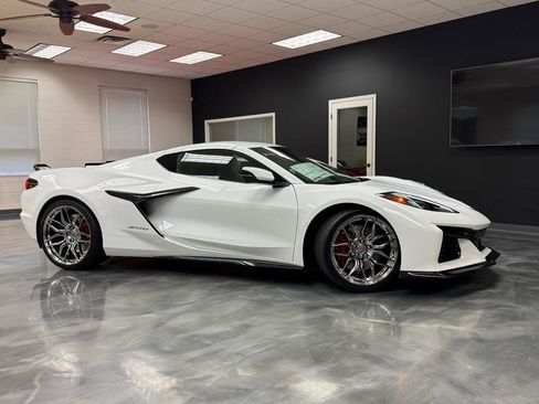 Used 2023 Chevrolet Corvette Z06 w/ Engine Appearance Package RWD image 5