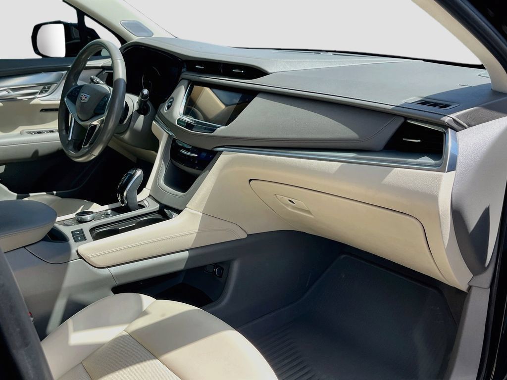Used 2022 Cadillac XT5 Premium Luxury w/ LPO, Floor Liner Package FWD image 32