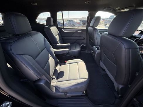 Used 2024 GMC Acadia Elevation image 28