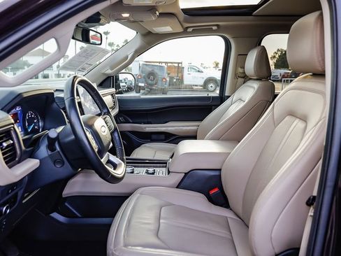 Used 2024 Ford Expedition Limited image 19