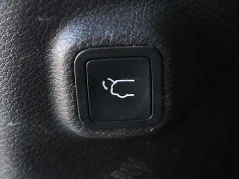 Used 2019 Jeep Cherokee Limited image 9