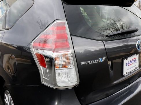 Used 2017 Toyota Prius V Four image 20