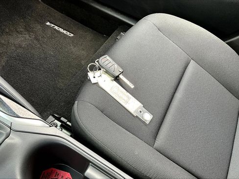 Used 2026 Toyota Corolla LE w/ Carpet Mat Package (TMS) image 34