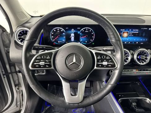 Used 2022 Mercedes-Benz GLB 250 4MATIC image 11