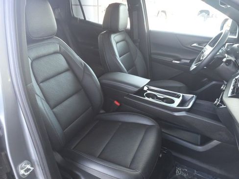 Used 2025 Chevrolet Equinox LT w/ Convenience Package II image 10