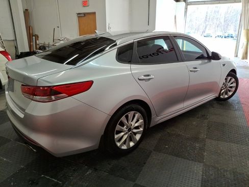 Used 2018 Kia Optima LX w/ 17" Alloy Wheels Package image 9