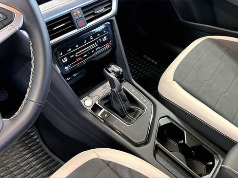 Certified 2025 Volkswagen Taos SE image 23