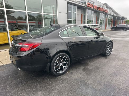 Used 2017 Buick Regal Sport Touring FWD image 3