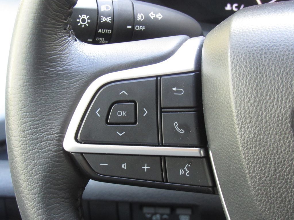 Used 2025 Toyota Sienna XLE FWD image 28
