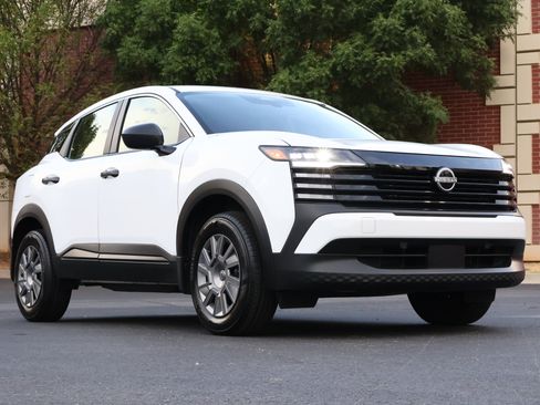 Used 2025 Nissan Kicks S AWD/4WD image 1