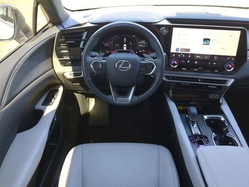 Used 2025 Lexus RX 350h w/ Convenience Package image 19