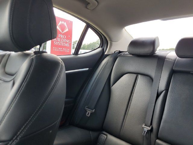 Used 2022 Genesis G70 2.0T RWD image 10