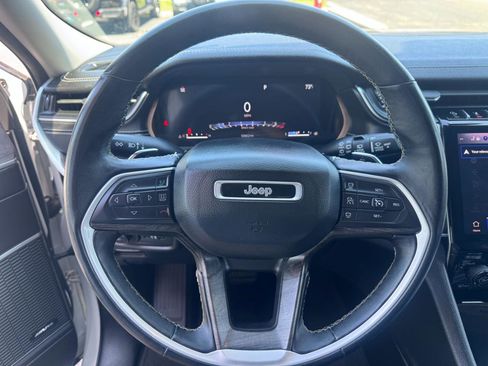 Used 2022 Jeep Grand Cherokee Limited AWD/4WD image 9
