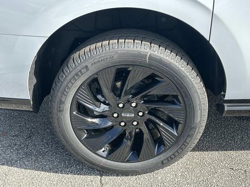 New 2025 Lincoln Navigator L Reserve w/ Jet Appearance Package image 18