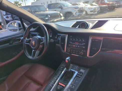 Used 2018 Porsche Macan S image 24