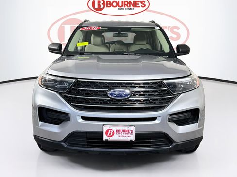 Used 2020 Ford Explorer XLT AWD/4WD image 3