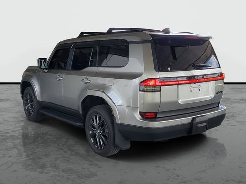 Used 2024 Lexus GX 550 w/ Cold Area Package AWD/4WD image 3
