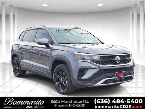 Used 2022 Volkswagen Taos SE AWD/4WD image 1