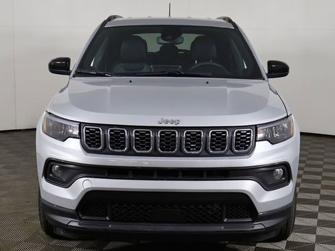 Used 2025 Jeep Compass Latitude AWD/4WD image 9