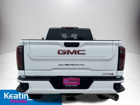 Used 2025 GMC Sierra 2500 AT4 image 4