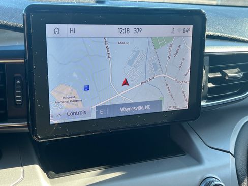 Certified 2022 Ford Explorer XLT w/ Equipment Group 202A image 9